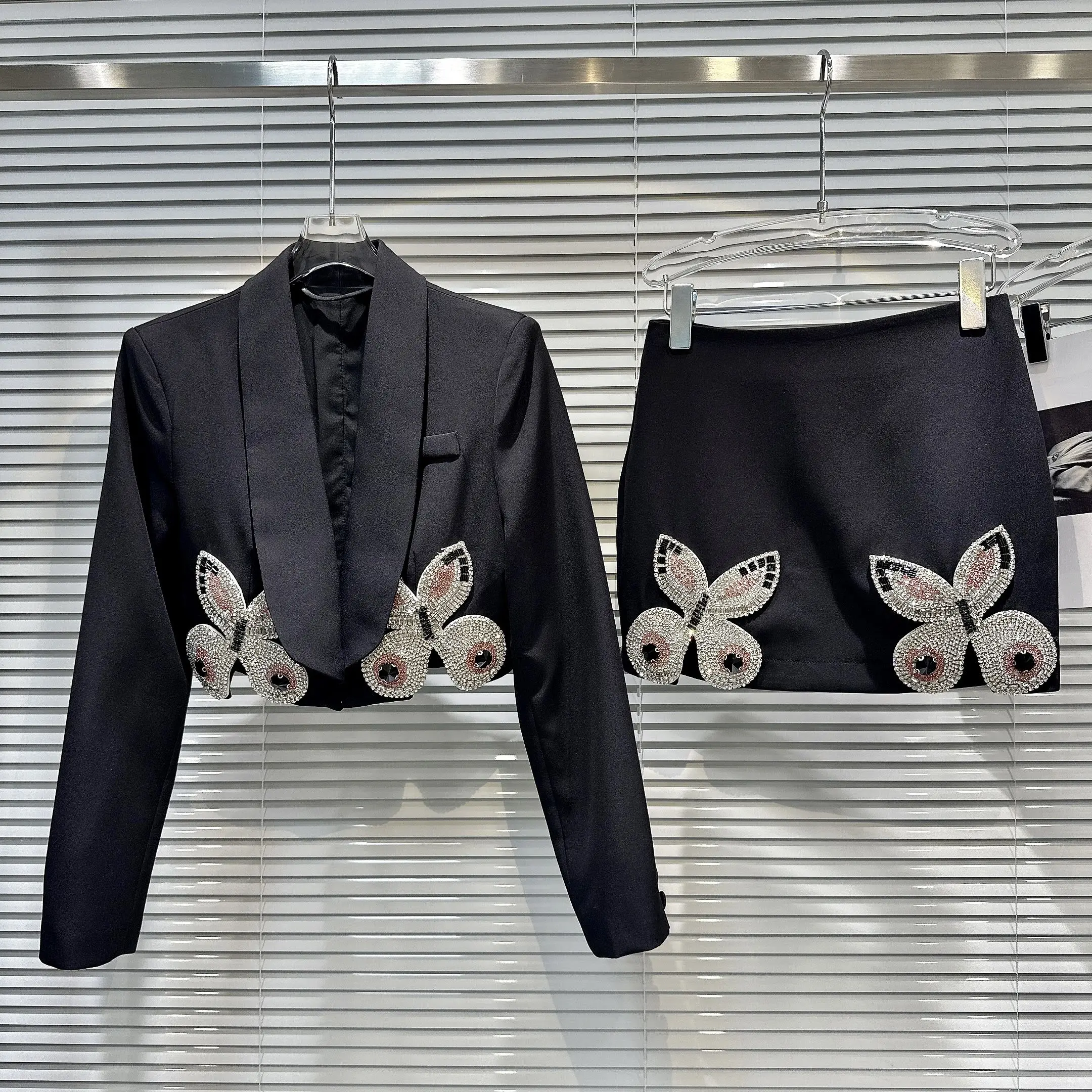 Chic Butterfly Embroidery Diam – Shoulder Pad Set In Bewertung und Preis