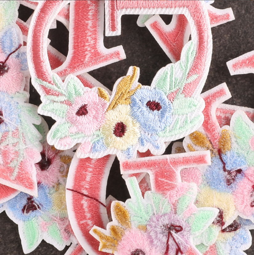 10 Pcs Pink Flowers Alphabet E – Sewing Id Bewertung und Preis