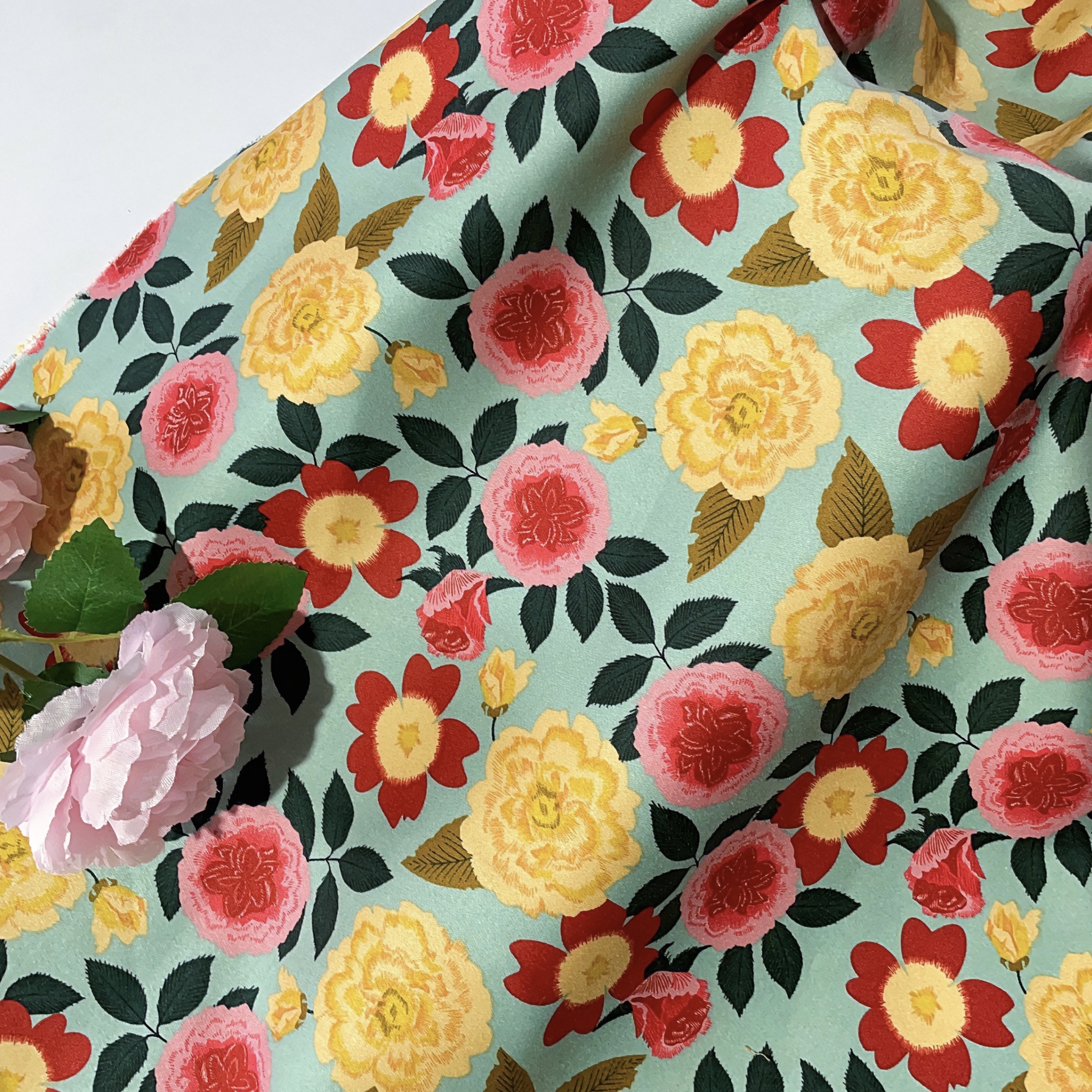 Vintage Floral Printed Satin 1 – Vintage Sewing Textile Bewertung und Preis