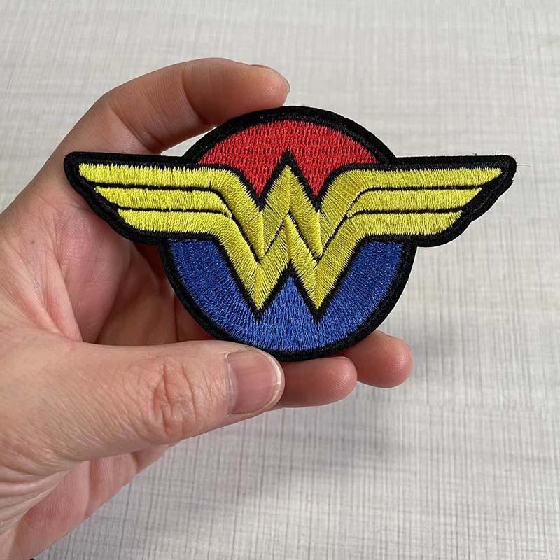 W Alphabet Letter Embroidered  – Velcro Sew On Bewertung und Preis