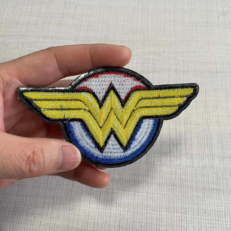 W Alphabet Letter Embroidered  – Velcro Sew On Bewertung und Preis