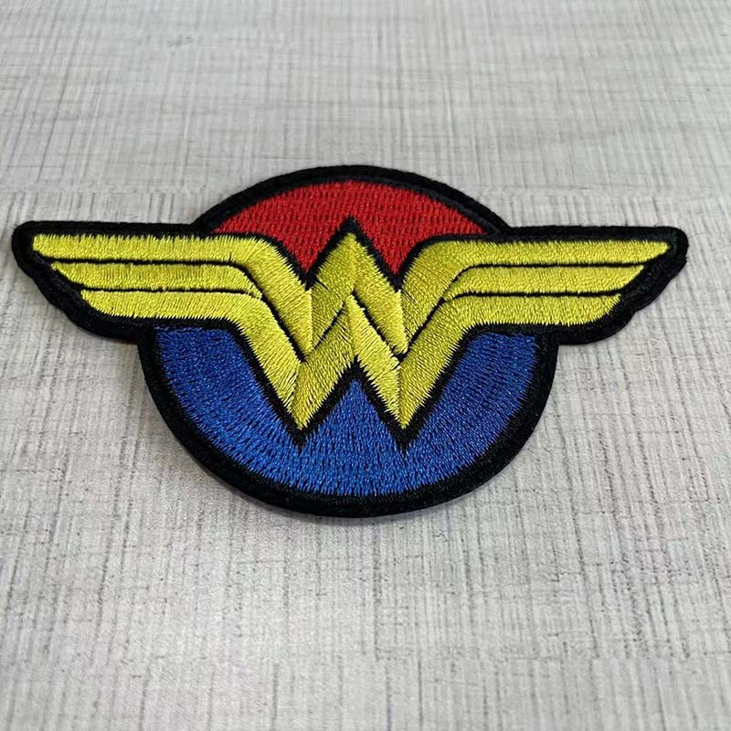 W Alphabet Letter Embroidered  – Velcro Sew On Bewertung und Preis