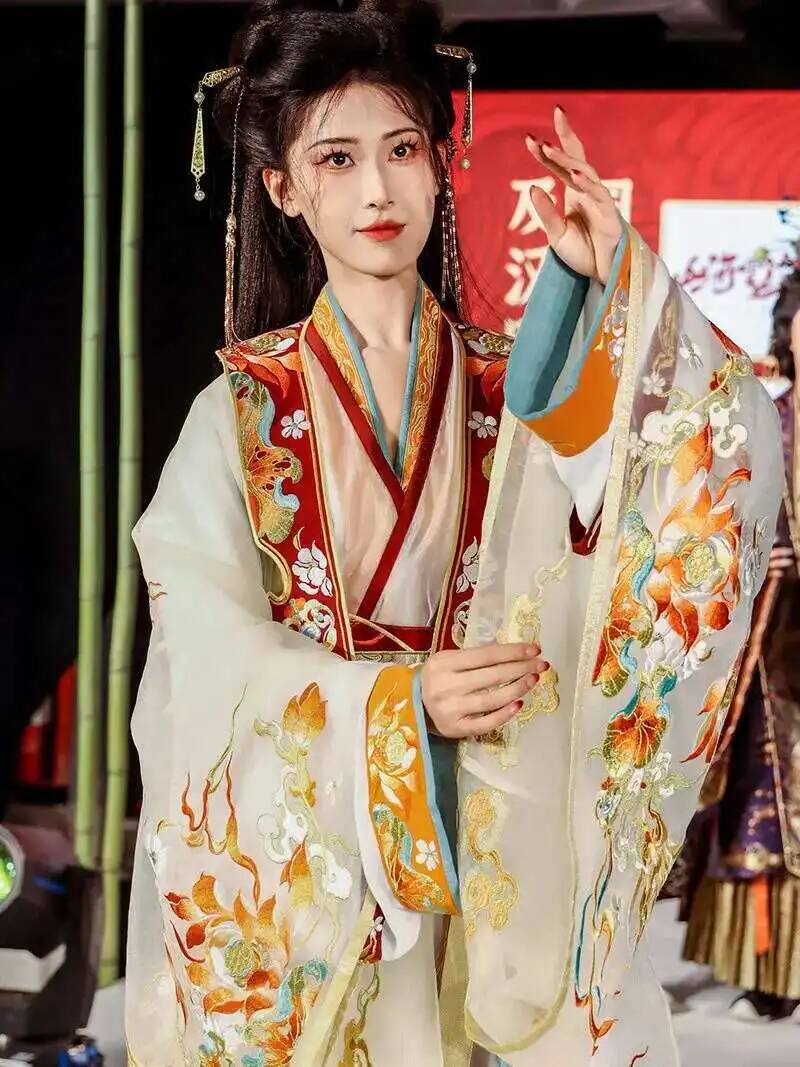 Ming Dynasty Hanfu Embroidery  – Sewing Art Bewertung und Preis